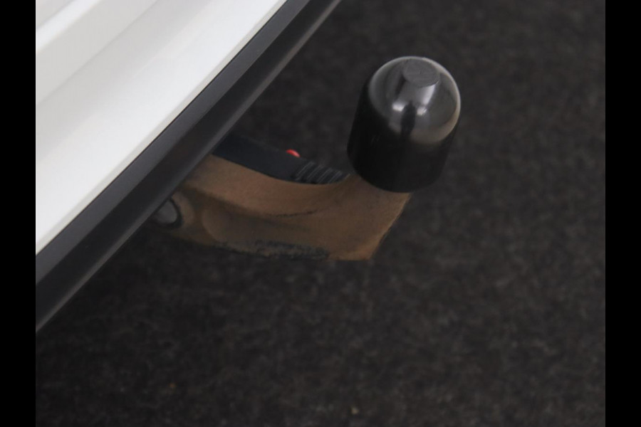 Volkswagen T-Cross 1.5 TSI Style R Line | Stoelverwarming | Trekhaak | Camera | Keyless | BEATS Sound | Virtual Cockpit | Carplay | Navigatie | Adaptive cruise | Climate control Volkswagen T-Cross 1.5 TSI Style R Line | Stoelverwarming | Trekhaak | Camera | Keyless | BEATS Sound | Virtual Cockpit | Carplay | Navigatie | Adaptive cruise | Climate control