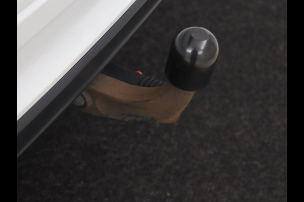 Volkswagen T-Cross 1.5 TSI Style R Line | Stoelverwarming | Trekhaak | Camera | Keyless | BEATS Sound | Virtual Cockpit | Carplay | Navigatie | Adaptive cruise | Climate control Volkswagen T-Cross 1.5 TSI Style R Line | Stoelverwarming | Trekhaak | Camera | Keyless | BEATS Sound | Virtual Cockpit | Carplay | Navigatie | Adaptive cruise | Climate control