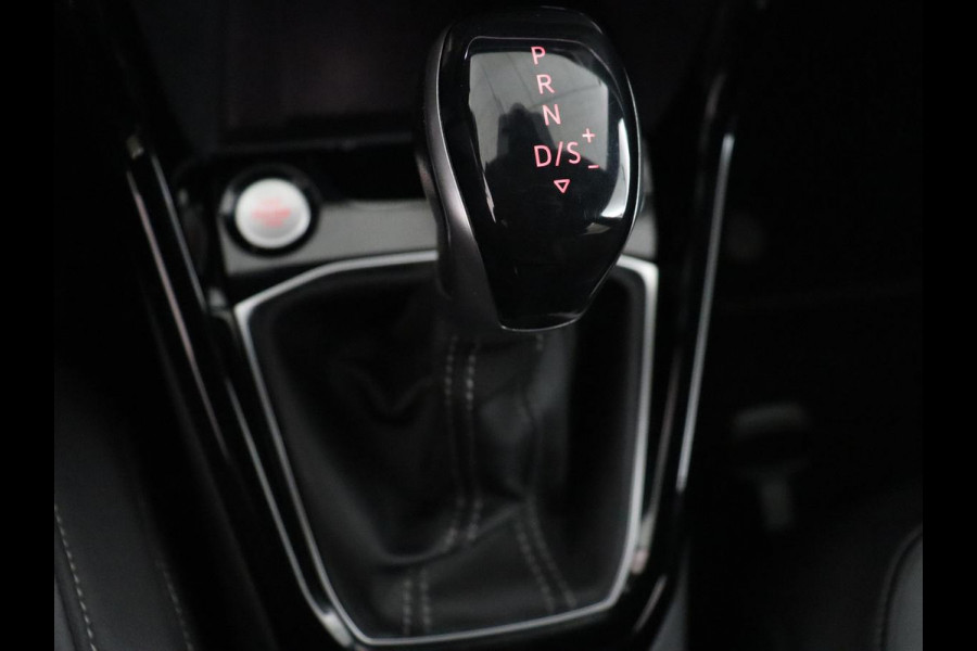 Volkswagen T-Cross 1.5 TSI Style R Line | Stoelverwarming | Trekhaak | Camera | Keyless | BEATS Sound | Virtual Cockpit | Carplay | Navigatie | Adaptive cruise | Climate control Volkswagen T-Cross 1.5 TSI Style R Line | Stoelverwarming | Trekhaak | Camera | Keyless | BEATS Sound | Virtual Cockpit | Carplay | Navigatie | Adaptive cruise | Climate control