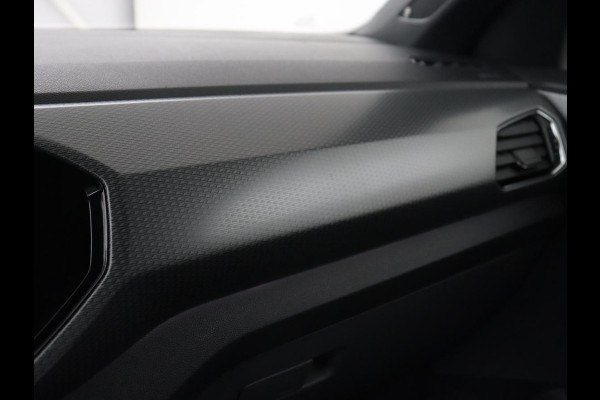 Volkswagen T-Cross 1.5 TSI Style R Line | Stoelverwarming | Trekhaak | Camera | Keyless | BEATS Sound | Virtual Cockpit | Carplay | Navigatie | Adaptive cruise | Climate control Volkswagen T-Cross 1.5 TSI Style R Line | Stoelverwarming | Trekhaak | Camera | Keyless | BEATS Sound | Virtual Cockpit | Carplay | Navigatie | Adaptive cruise | Climate control