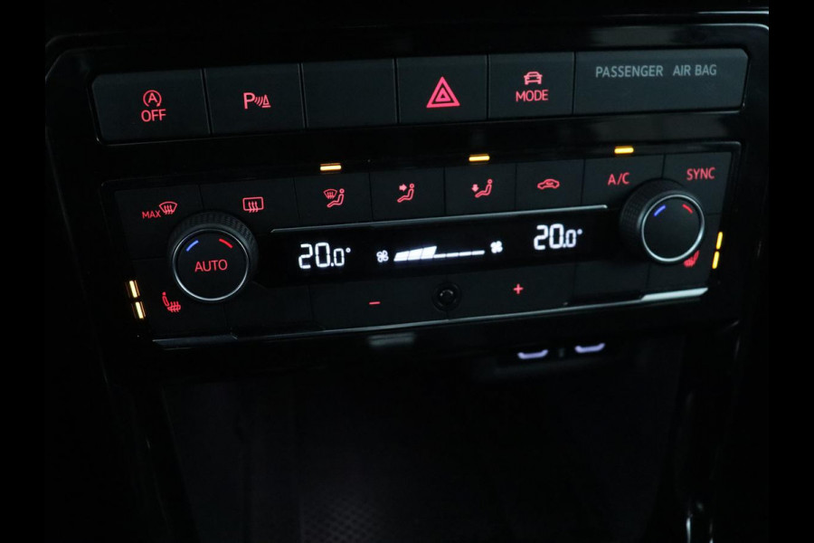 Volkswagen T-Cross 1.5 TSI Style R Line | Stoelverwarming | Trekhaak | Camera | Keyless | BEATS Sound | Virtual Cockpit | Carplay | Navigatie | Adaptive cruise | Climate control Volkswagen T-Cross 1.5 TSI Style R Line | Stoelverwarming | Trekhaak | Camera | Keyless | BEATS Sound | Virtual Cockpit | Carplay | Navigatie | Adaptive cruise | Climate control