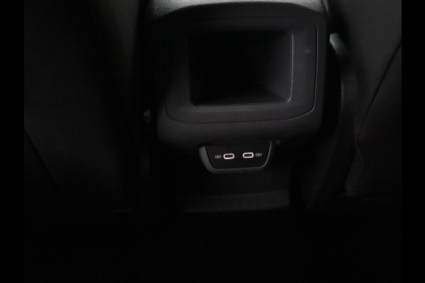 Volkswagen T-Cross 1.5 TSI Style R Line | Stoelverwarming | Trekhaak | Camera | Keyless | BEATS Sound | Virtual Cockpit | Carplay | Navigatie | Adaptive cruise | Climate control Volkswagen T-Cross 1.5 TSI Style R Line | Stoelverwarming | Trekhaak | Camera | Keyless | BEATS Sound | Virtual Cockpit | Carplay | Navigatie | Adaptive cruise | Climate control