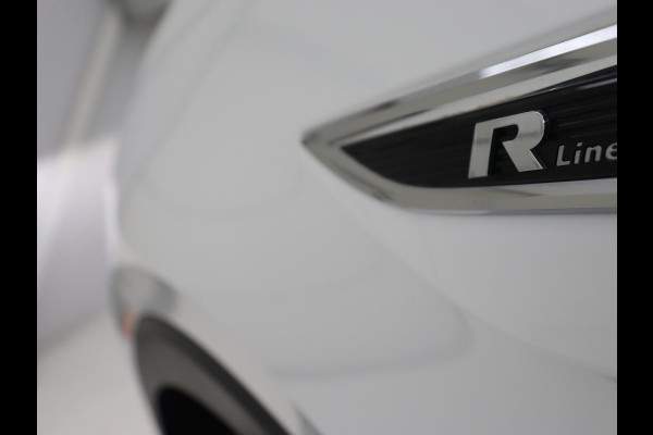 Volkswagen T-Cross 1.5 TSI Style R Line | Stoelverwarming | Trekhaak | Camera | Keyless | BEATS Sound | Virtual Cockpit | Carplay | Navigatie | Adaptive cruise | Climate control Volkswagen T-Cross 1.5 TSI Style R Line | Stoelverwarming | Trekhaak | Camera | Keyless | BEATS Sound | Virtual Cockpit | Carplay | Navigatie | Adaptive cruise | Climate control