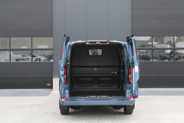 Ford Transit Custom 320 2.0 TDCI L2H1 Limited DC 170pk - Adaptive Cruise - Blind Spot - Navigatie - LED - Stoelverwarming - Rijklaar