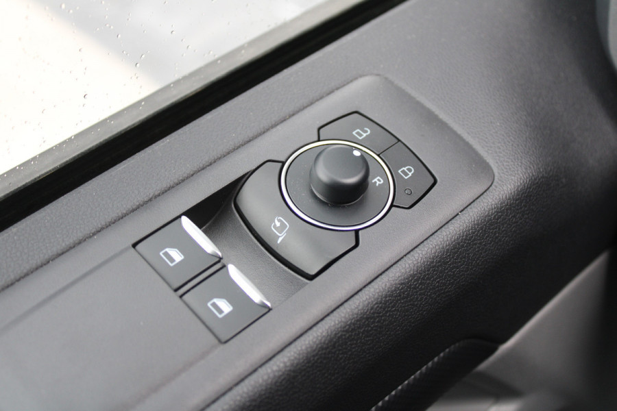 Ford Transit Custom 320 2.0 TDCI L2H1 Limited DC 170pk - Adaptive Cruise - Blind Spot - Navigatie - LED - Stoelverwarming - Rijklaar