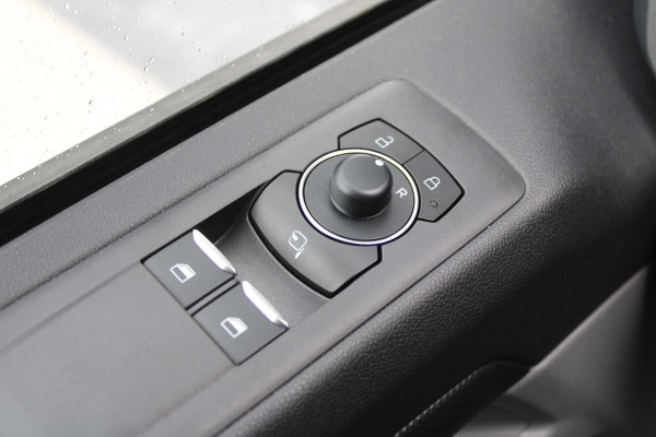 Ford Transit Custom 320 2.0 TDCI L2H1 Limited DC 170pk - Adaptive Cruise - Blind Spot - Navigatie - LED - Stoelverwarming - Rijklaar