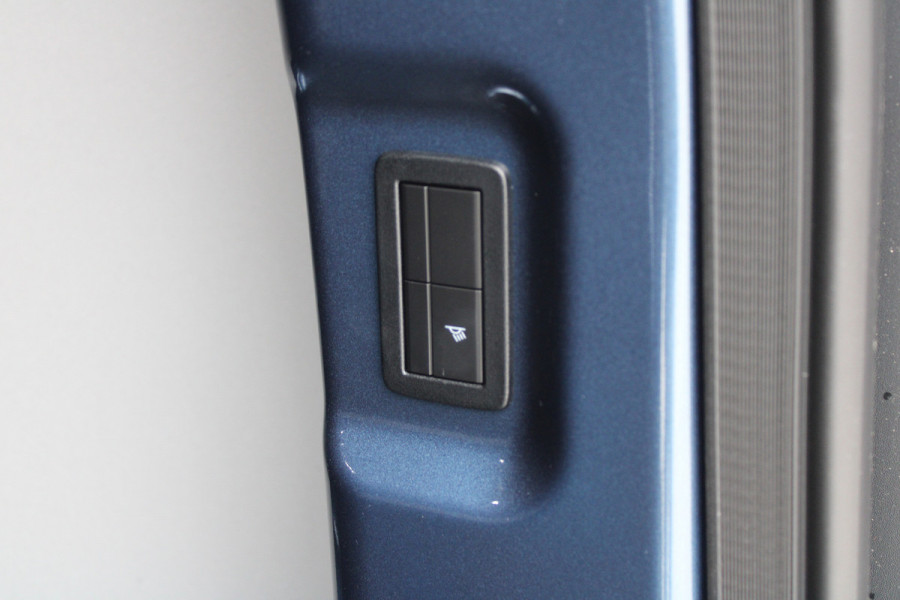 Ford Transit Custom 320 2.0 TDCI L2H1 Limited DC 170pk - Adaptive Cruise - Blind Spot - Navigatie - LED - Stoelverwarming - Rijklaar