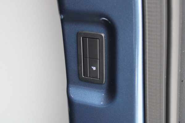 Ford Transit Custom 320 2.0 TDCI L2H1 Limited DC 170pk - Adaptive Cruise - Blind Spot - Navigatie - LED - Stoelverwarming - Rijklaar