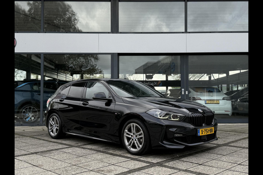 BMW 1-serie 118i | Panorama | Navi | Live Cockpit | Led | BMW 1-serie 118i | Panorama | Navi | Live Cockpit | Led |
