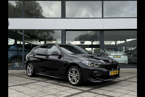 BMW 1-serie 118i | Panorama | Navi | Live Cockpit | Led | BMW 1-serie 118i | Panorama | Navi | Live Cockpit | Led |