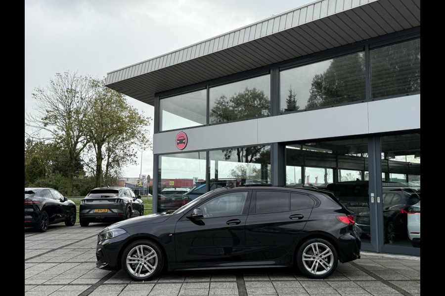 BMW 1-serie 118i | Panorama | Navi | Live Cockpit | Led | BMW 1-serie 118i | Panorama | Navi | Live Cockpit | Led |