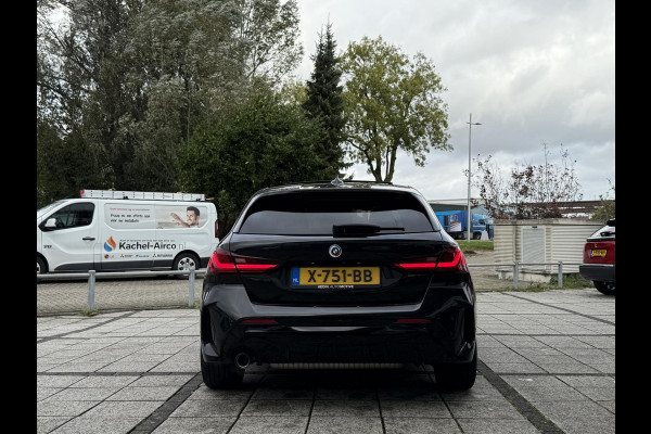 BMW 1-serie 118i | Panorama | Navi | Live Cockpit | Led | BMW 1-serie 118i | Panorama | Navi | Live Cockpit | Led |