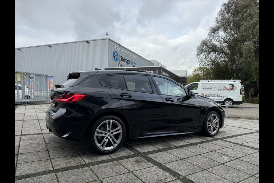 BMW 1-serie 118i | Panorama | Navi | Live Cockpit | Led | BMW 1-serie 118i | Panorama | Navi | Live Cockpit | Led |