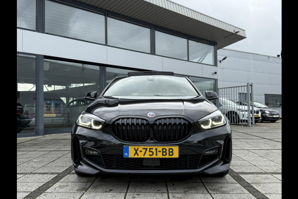 BMW 1-serie 118i | Panorama | Navi | Live Cockpit | Led | BMW 1-serie 118i | Panorama | Navi | Live Cockpit | Led |