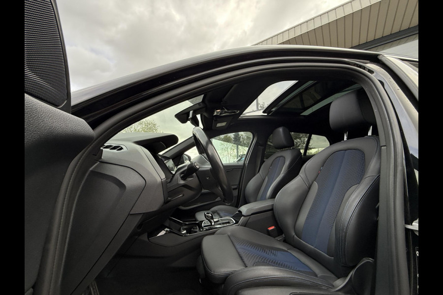 BMW 1-serie 118i | Panorama | Navi | Live Cockpit | Led | BMW 1-serie 118i | Panorama | Navi | Live Cockpit | Led |