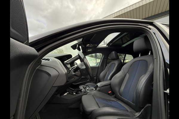 BMW 1-serie 118i | Panorama | Navi | Live Cockpit | Led | BMW 1-serie 118i | Panorama | Navi | Live Cockpit | Led |