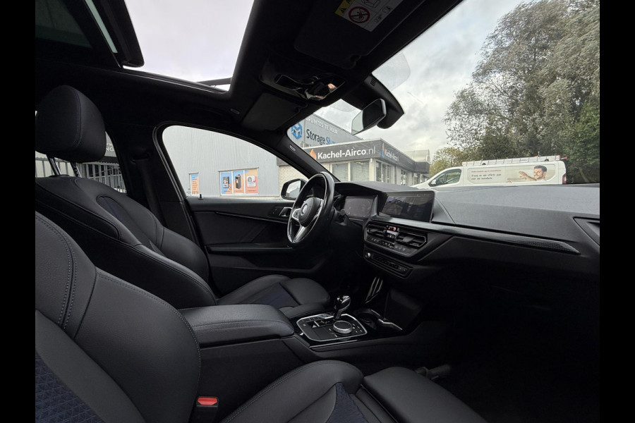 BMW 1-serie 118i | Panorama | Navi | Live Cockpit | Led | BMW 1-serie 118i | Panorama | Navi | Live Cockpit | Led |