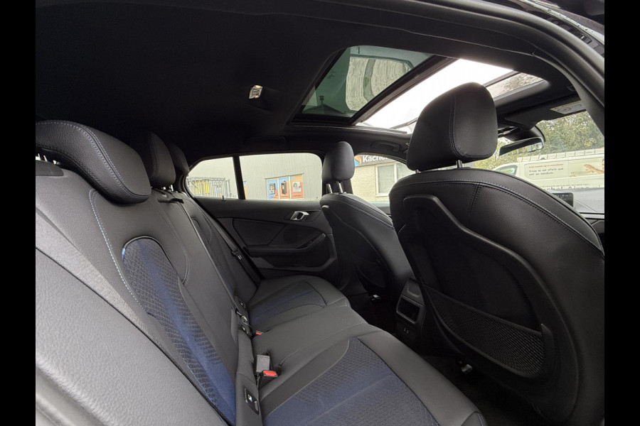 BMW 1-serie 118i | Panorama | Navi | Live Cockpit | Led | BMW 1-serie 118i | Panorama | Navi | Live Cockpit | Led |