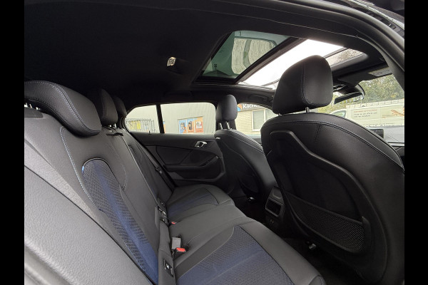BMW 1-serie 118i | Panorama | Navi | Live Cockpit | Led | BMW 1-serie 118i | Panorama | Navi | Live Cockpit | Led |