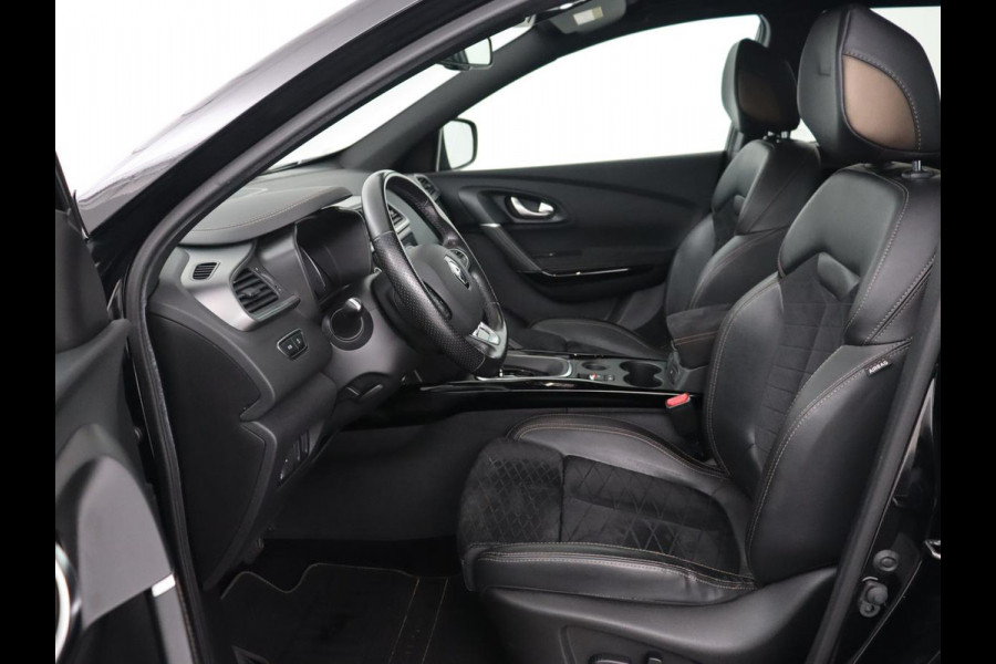 Renault Kadjar 1.3 TCe Black Edition | Trekhaak | Stoelverwarming | Adaptive cruise | Leder/Alcantara | Camera | BOSE Sound | Carplay | Keyless | Navigatie | Full LED