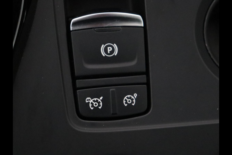 Renault Kadjar 1.3 TCe Black Edition | Trekhaak | Stoelverwarming | Adaptive cruise | Leder/Alcantara | Camera | BOSE Sound | Carplay | Keyless | Navigatie | Full LED