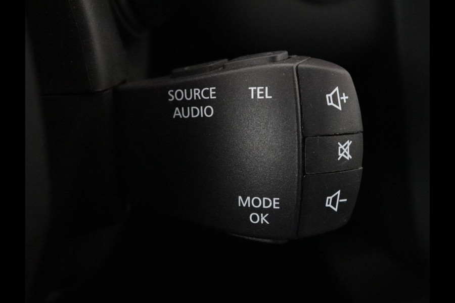 Renault Kadjar 1.3 TCe Black Edition | Trekhaak | Stoelverwarming | Adaptive cruise | Leder/Alcantara | Camera | BOSE Sound | Carplay | Keyless | Navigatie | Full LED