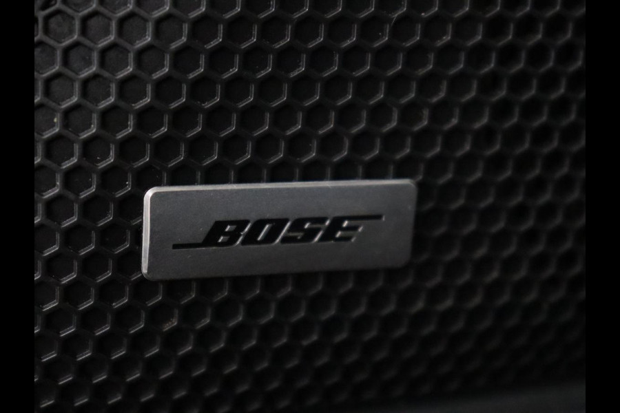 Renault Kadjar 1.3 TCe Black Edition | Trekhaak | Stoelverwarming | Adaptive cruise | Leder/Alcantara | Camera | BOSE Sound | Carplay | Keyless | Navigatie | Full LED