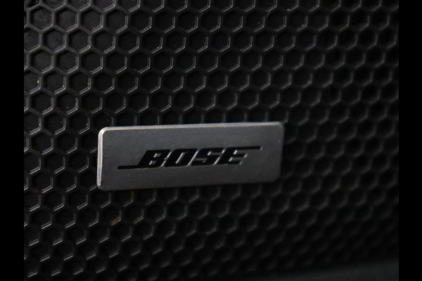 Renault Kadjar 1.3 TCe Black Edition | Trekhaak | Stoelverwarming | Adaptive cruise | Leder/Alcantara | Camera | BOSE Sound | Carplay | Keyless | Navigatie | Full LED