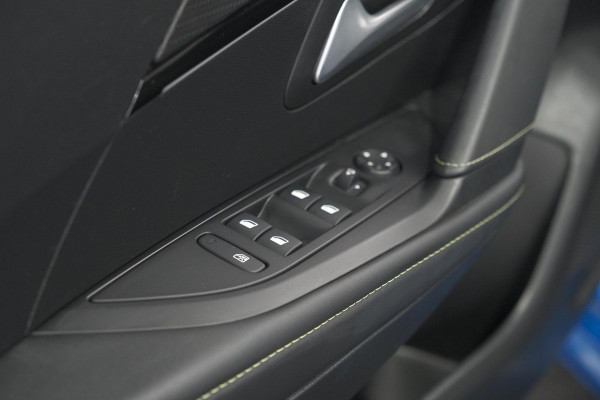Peugeot e-208 EV GT Pack 50 kWh | Camera | Adapieve Cruise Control | Stoelverwarming | 3 FASE Peugeot e-208 EV GT Pack 50 kWh | Camera | Adapieve Cruise Control | Stoelverwarming | 3 FASE