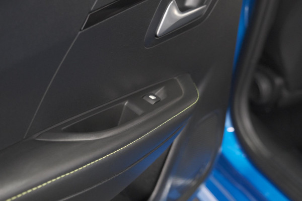 Peugeot e-208 EV GT Pack 50 kWh | Camera | Adapieve Cruise Control | Stoelverwarming | 3 FASE Peugeot e-208 EV GT Pack 50 kWh | Camera | Adapieve Cruise Control | Stoelverwarming | 3 FASE