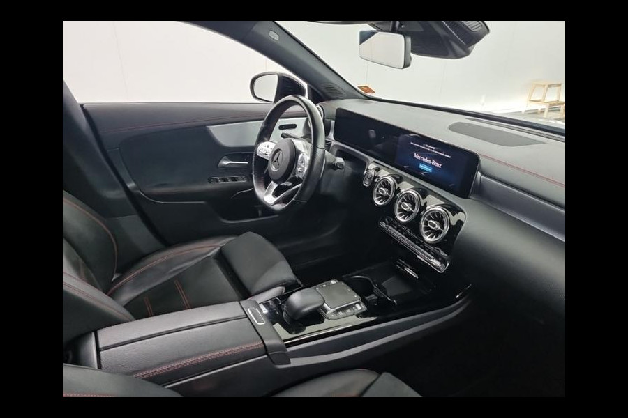 Mercedes-Benz CLA-Klasse Shooting Brake 200 AMG | Navi | Camera | M-Bux Mercedes-Benz CLA-Klasse Shooting Brake 200 AMG | Navi | Camera | M-Bux