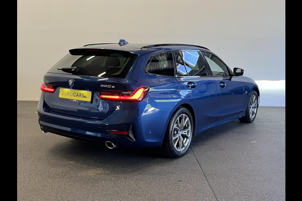 BMW 3 Serie Touring 320e Sportline Aut-8 Panoramadak Head Up Display Laser Licht Adaptive Cruise Trekhaak Leder Navi Parkeer Sensoren