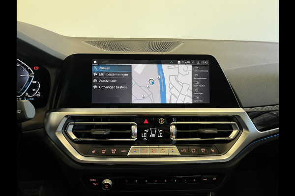 BMW 3 Serie Touring 320e Sportline Aut-8 Panoramadak Head Up Display Laser Licht Adaptive Cruise Trekhaak Leder Navi Parkeer Sensoren