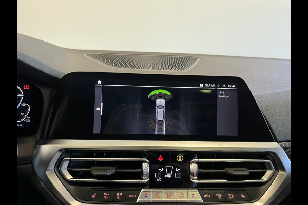BMW 3 Serie Touring 320e Sportline Aut-8 Panoramadak Head Up Display Laser Licht Adaptive Cruise Trekhaak Leder Navi Parkeer Sensoren