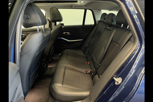 BMW 3 Serie Touring 320e Sportline Aut-8 Panoramadak Head Up Display Laser Licht Adaptive Cruise Trekhaak Leder Navi Parkeer Sensoren