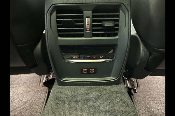 BMW 3 Serie Touring 320e Sportline Aut-8 Panoramadak Head Up Display Laser Licht Adaptive Cruise Trekhaak Leder Navi Parkeer Sensoren