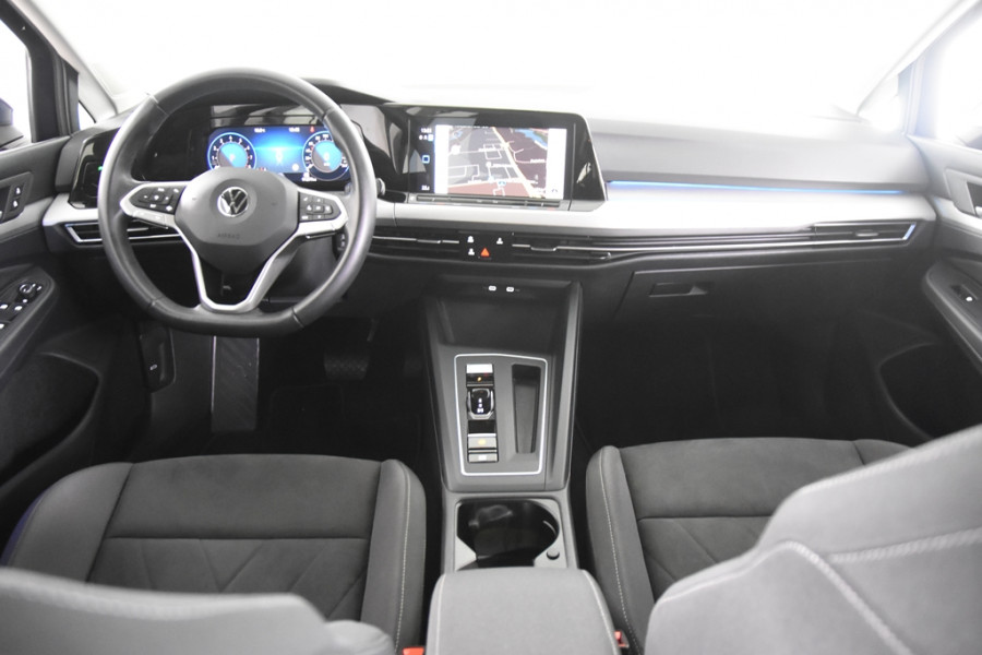 Volkswagen Golf 1.0 eTSI Life *1ste Eigenaar*Navigatie*Ambiente* Volkswagen Golf 1.0 eTSI Life *1ste Eigenaar*Navigatie*Ambiente*