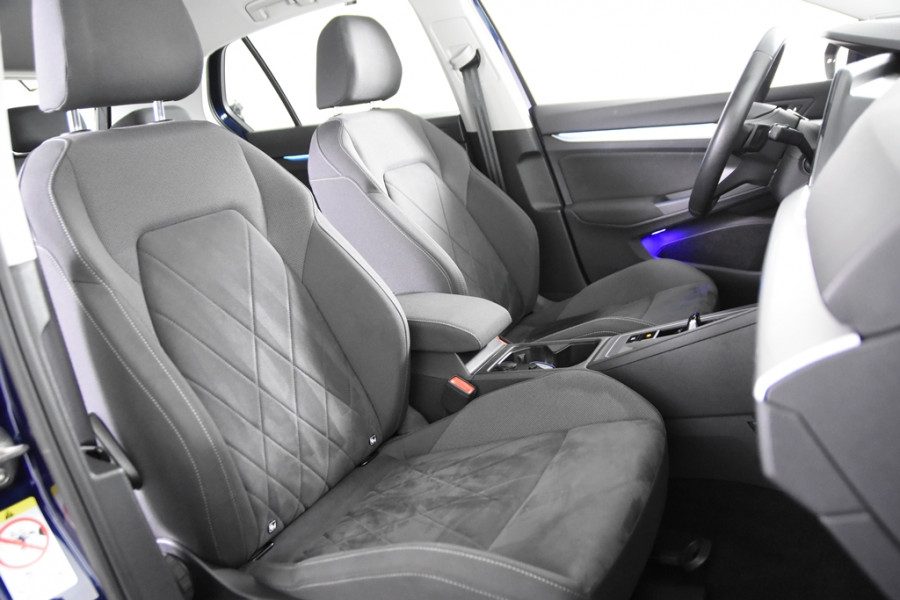 Volkswagen Golf 1.0 eTSI Life *1ste Eigenaar*Navigatie*Ambiente* Volkswagen Golf 1.0 eTSI Life *1ste Eigenaar*Navigatie*Ambiente*