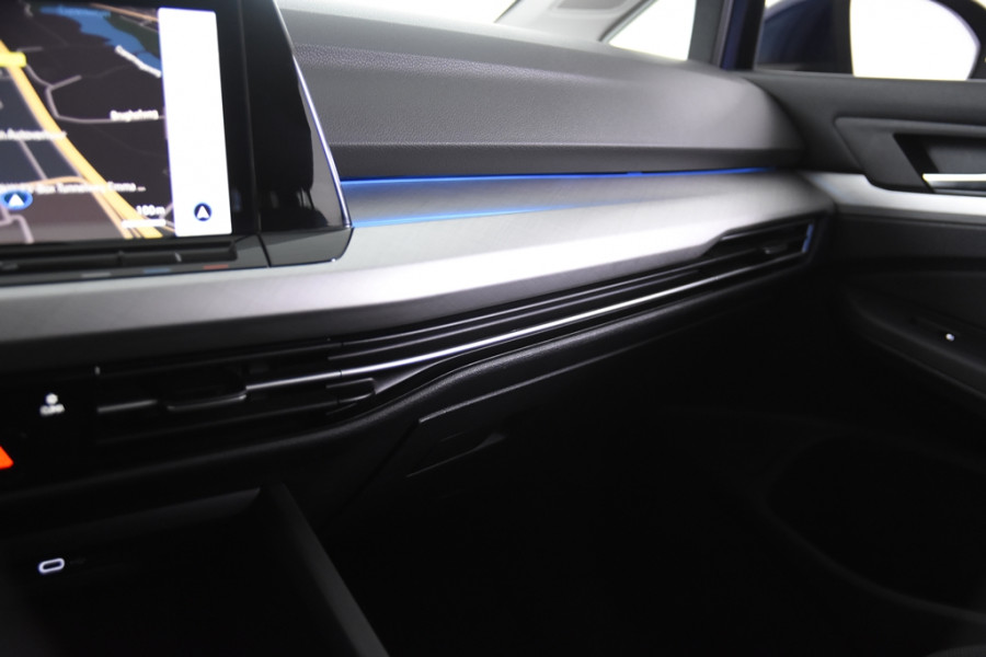 Volkswagen Golf 1.0 eTSI Life *1ste Eigenaar*Navigatie*Ambiente* Volkswagen Golf 1.0 eTSI Life *1ste Eigenaar*Navigatie*Ambiente*