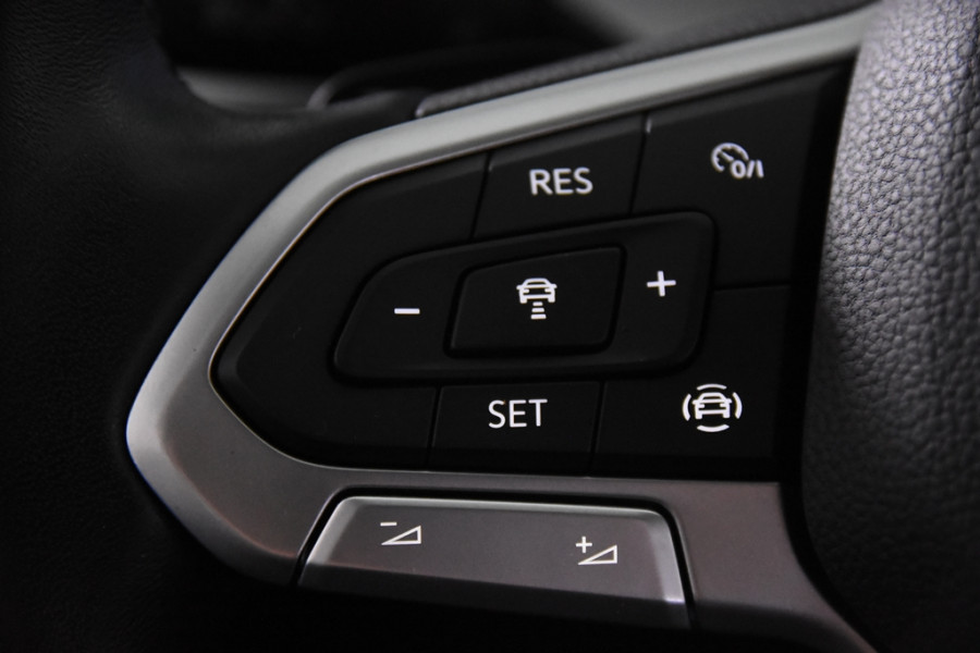 Volkswagen Golf 1.0 eTSI Life *1ste Eigenaar*Navigatie*Ambiente* Volkswagen Golf 1.0 eTSI Life *1ste Eigenaar*Navigatie*Ambiente*