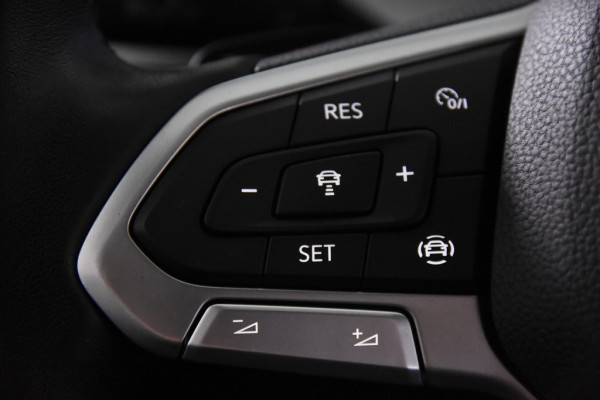 Volkswagen Golf 1.0 eTSI Life *1ste Eigenaar*Navigatie*Ambiente* Volkswagen Golf 1.0 eTSI Life *1ste Eigenaar*Navigatie*Ambiente*