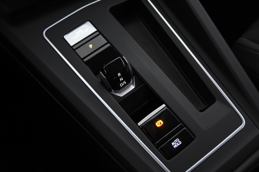 Volkswagen Golf 1.0 eTSI Life *1ste Eigenaar*Navigatie*Ambiente* Volkswagen Golf 1.0 eTSI Life *1ste Eigenaar*Navigatie*Ambiente*