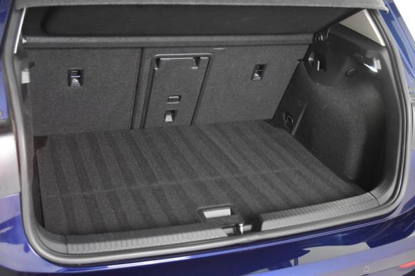 Volkswagen Golf 1.0 eTSI Life *1ste Eigenaar*Navigatie*Ambiente* Volkswagen Golf 1.0 eTSI Life *1ste Eigenaar*Navigatie*Ambiente*