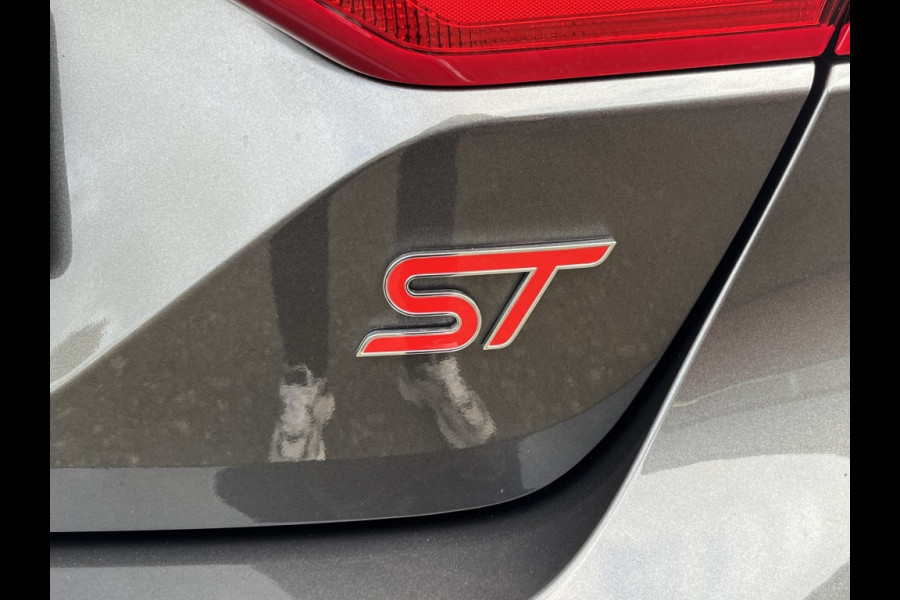 Ford Fiesta 1.5 EcoB. ST *dealeronderhouden* Ford Fiesta 1.5 EcoB. ST *dealeronderhouden*