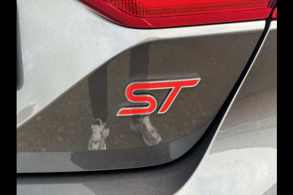 Ford Fiesta 1.5 EcoB. ST *dealeronderhouden* Ford Fiesta 1.5 EcoB. ST *dealeronderhouden*