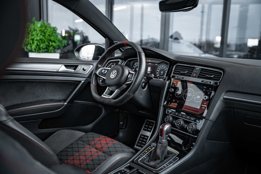 Volkswagen Golf 7.5 2.0 TSI GTI TCR - Panorama | Akrapovic l Dynaudio | ACC | Camera Volkswagen Golf 7.5 2.0 TSI GTI TCR - Panorama | Akrapovic l Dynaudio | ACC | Camera