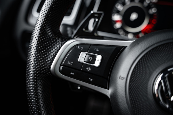 Volkswagen Golf 7.5 2.0 TSI GTI TCR - Panorama | Akrapovic l Dynaudio | ACC | Camera Volkswagen Golf 7.5 2.0 TSI GTI TCR - Panorama | Akrapovic l Dynaudio | ACC | Camera