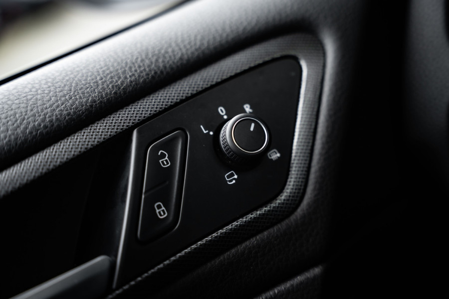 Volkswagen Golf 7.5 2.0 TSI GTI TCR - Panorama | Akrapovic l Dynaudio | ACC | Camera Volkswagen Golf 7.5 2.0 TSI GTI TCR - Panorama | Akrapovic l Dynaudio | ACC | Camera