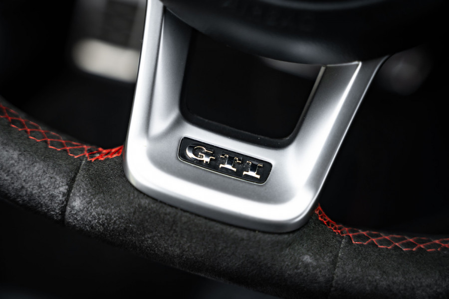 Volkswagen Golf 7.5 2.0 TSI GTI TCR - Panorama | Akrapovic l Dynaudio | ACC | Camera Volkswagen Golf 7.5 2.0 TSI GTI TCR - Panorama | Akrapovic l Dynaudio | ACC | Camera