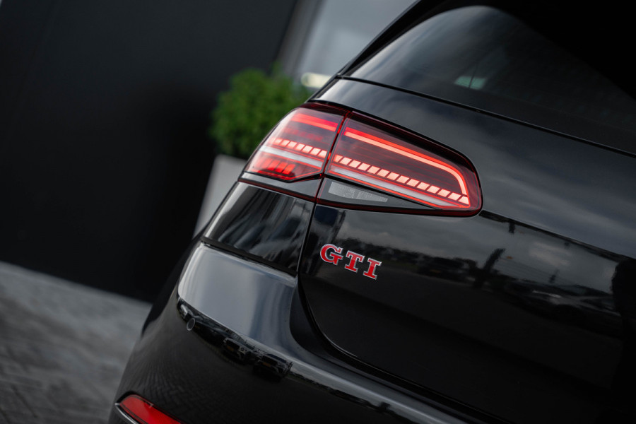 Volkswagen Golf 7.5 2.0 TSI GTI TCR - Panorama | Akrapovic l Dynaudio | ACC | Camera Volkswagen Golf 7.5 2.0 TSI GTI TCR - Panorama | Akrapovic l Dynaudio | ACC | Camera